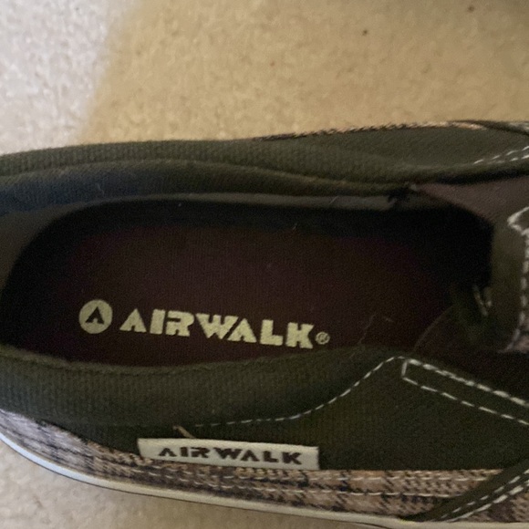 NWOT Airwalk Slip On Sneakers - Picture 2 of 4
